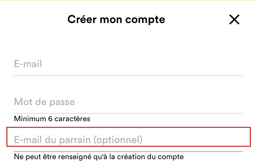 Capture d'écran du formulaire de création de compte Frichti Market, avec le champ E-mail du parrain (optionnel) entouré en rouge